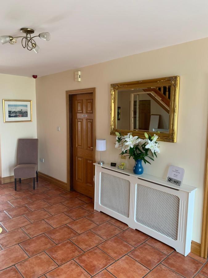 Dingle Harbour Nights Hotel Екстериор снимка