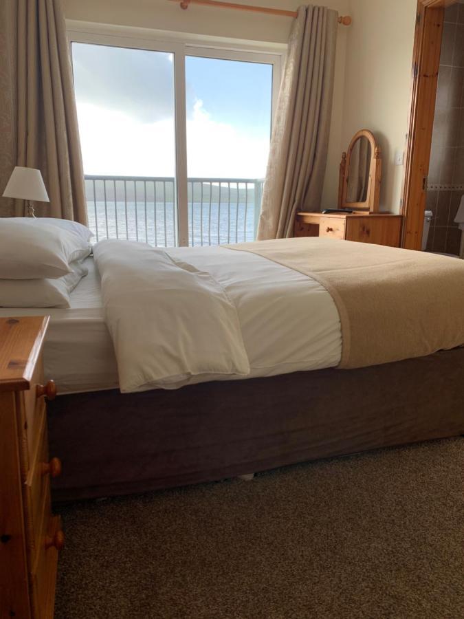 Dingle Harbour Nights Hotel Екстериор снимка