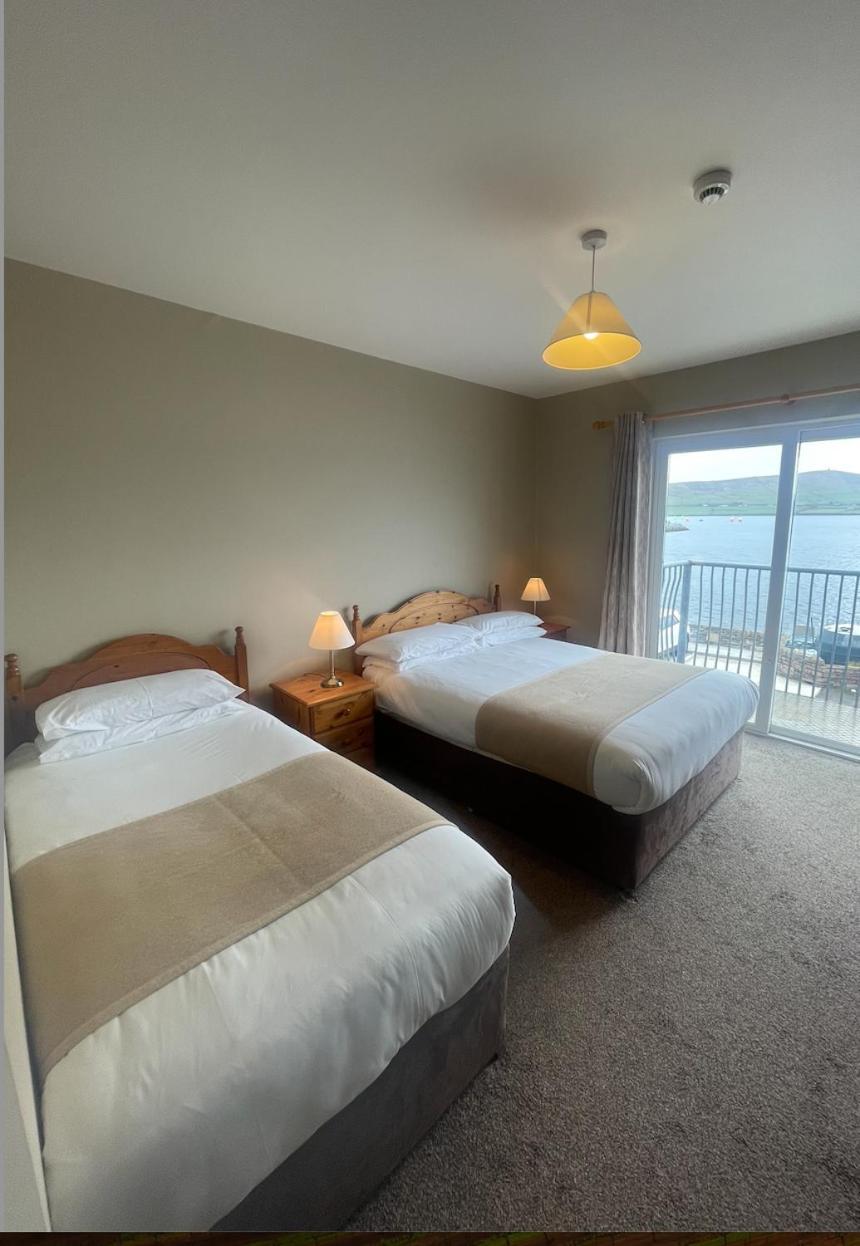 Dingle Harbour Nights Hotel Екстериор снимка