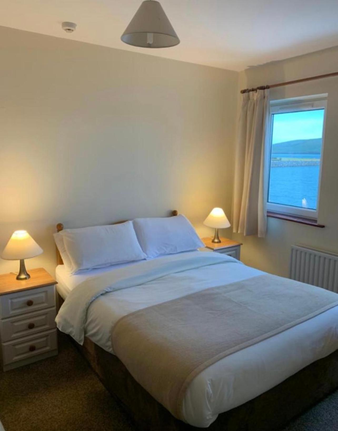 Dingle Harbour Nights Hotel Екстериор снимка