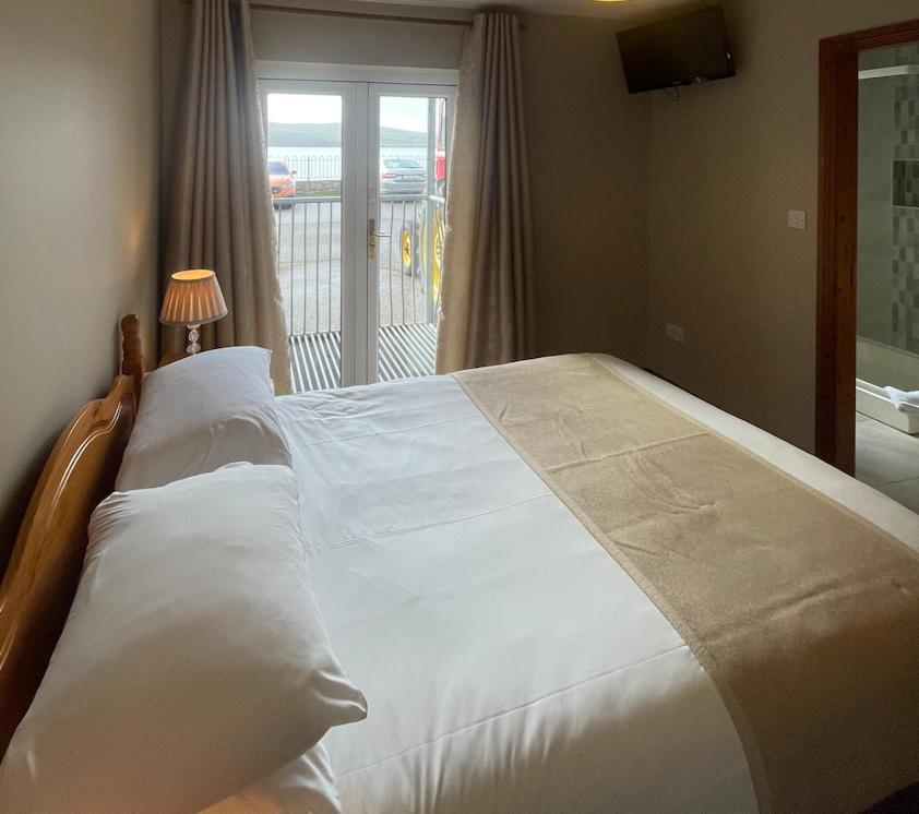 Dingle Harbour Nights Hotel Екстериор снимка
